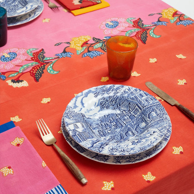 Nappe indonésienne en coton à motif de roses rouges