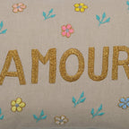 Coussin lombaire brodé beige Amour