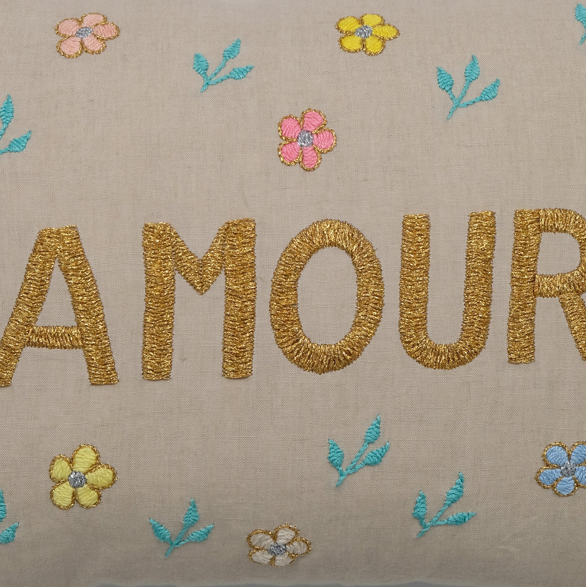 Coussin lombaire brodé beige Amour