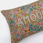 Coussin lombaire brodé multi-couleurs Amour