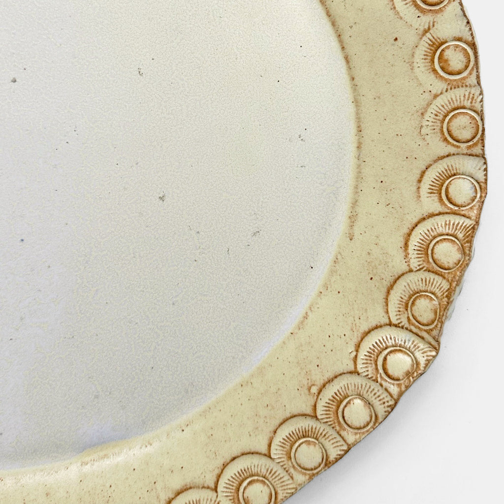 Plat de service arrondi en naturel
