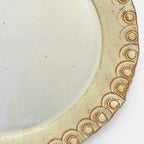 Plat de service arrondi en naturel
