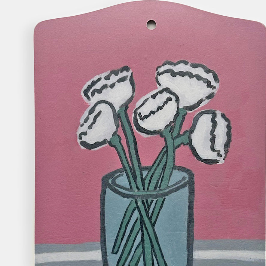 Œillets sur un plateau de service rose