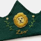 Couronne en feutre faite à la main avec motif du zodiaque Lion