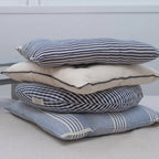 Coussin de siège carré à fines rayures en denim