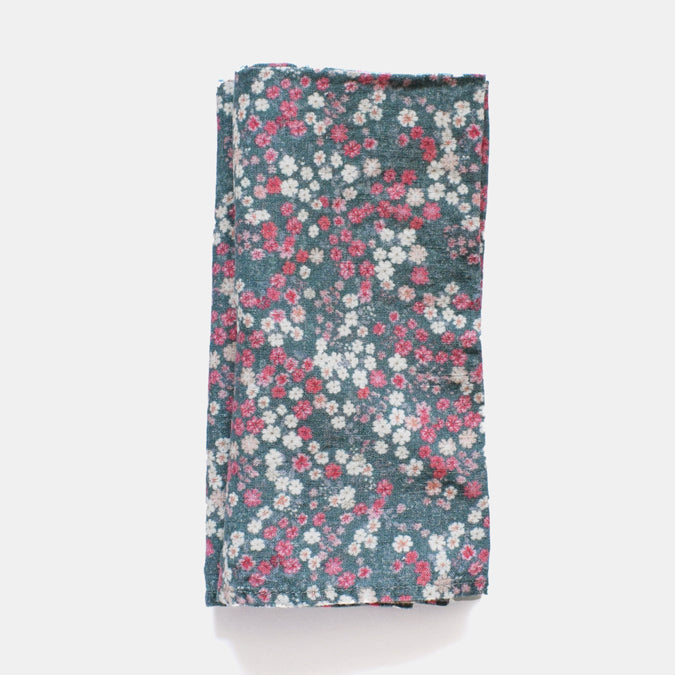 Serviette en lin à fleurs d'hiver