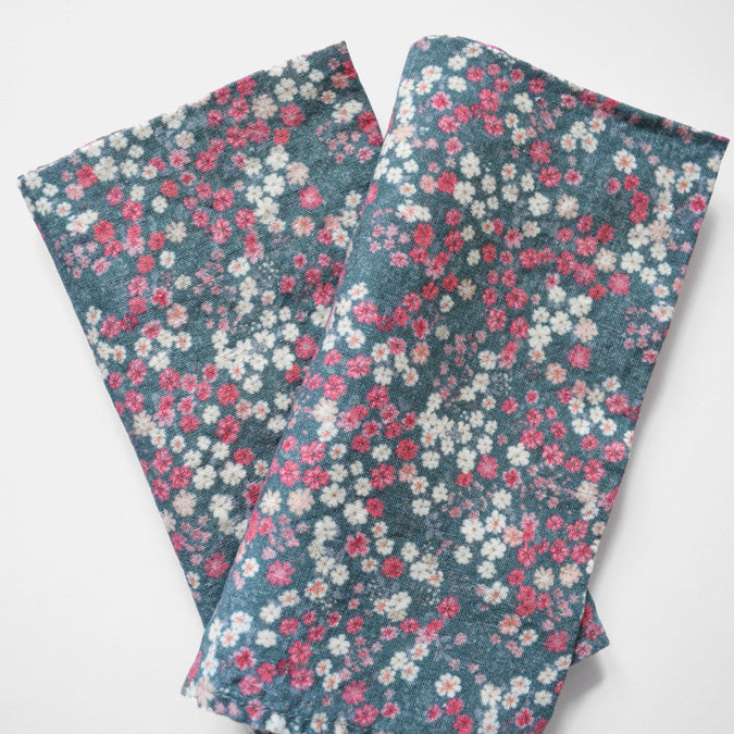 Serviette en lin à fleurs d'hiver