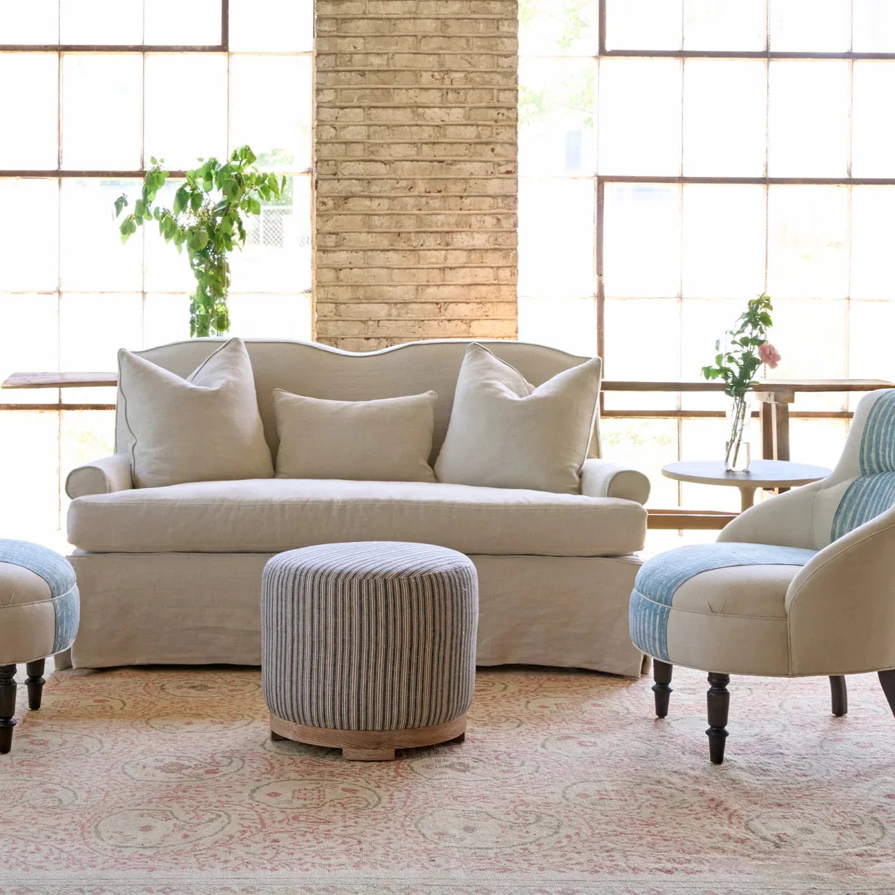 Causeuse Gilmore : fabriquée sur commande