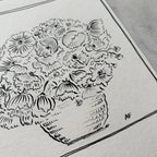 Cosmos en vase à l'encre de Chine i par Aislinn Forbes