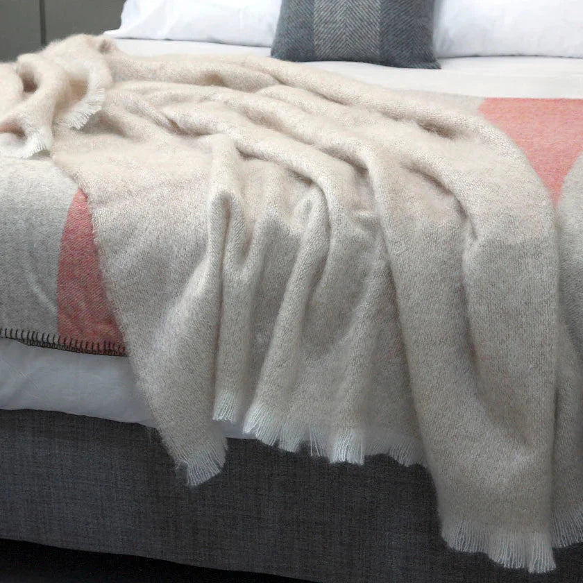 Jeté en mohair Mooneen Fawn