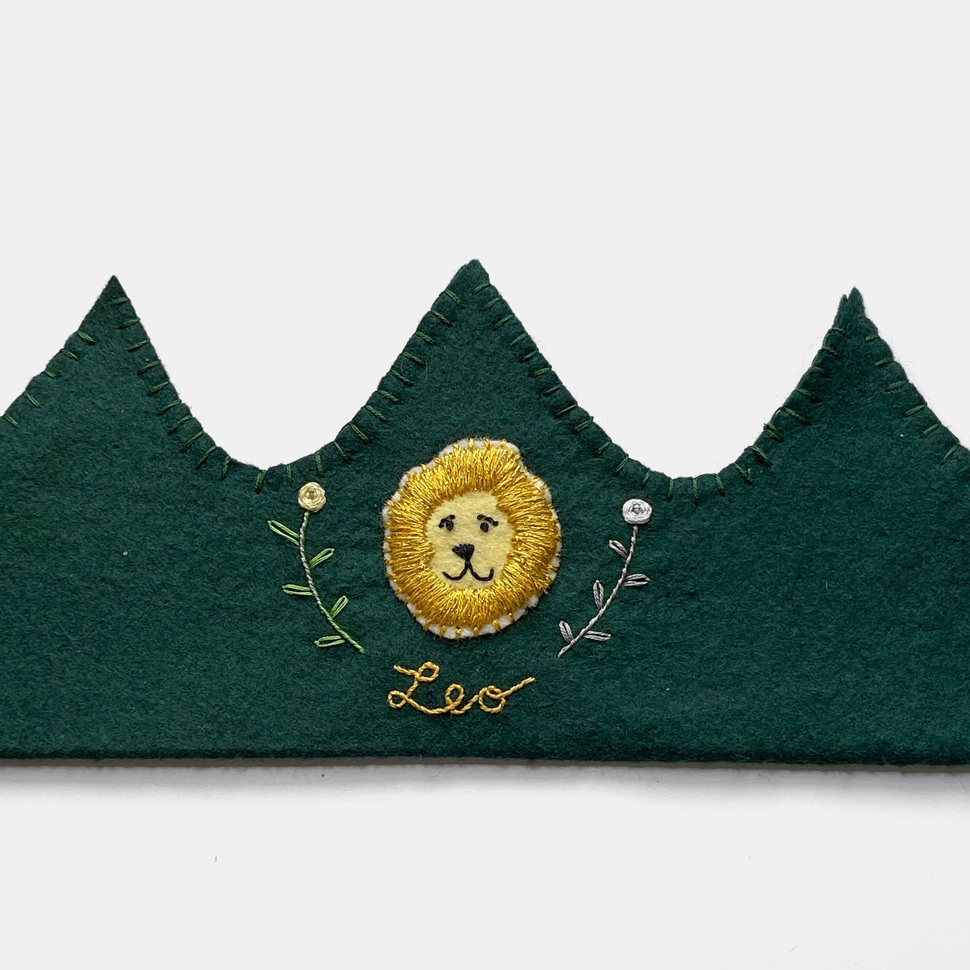 Couronne en feutre faite à la main avec motif du zodiaque Lion