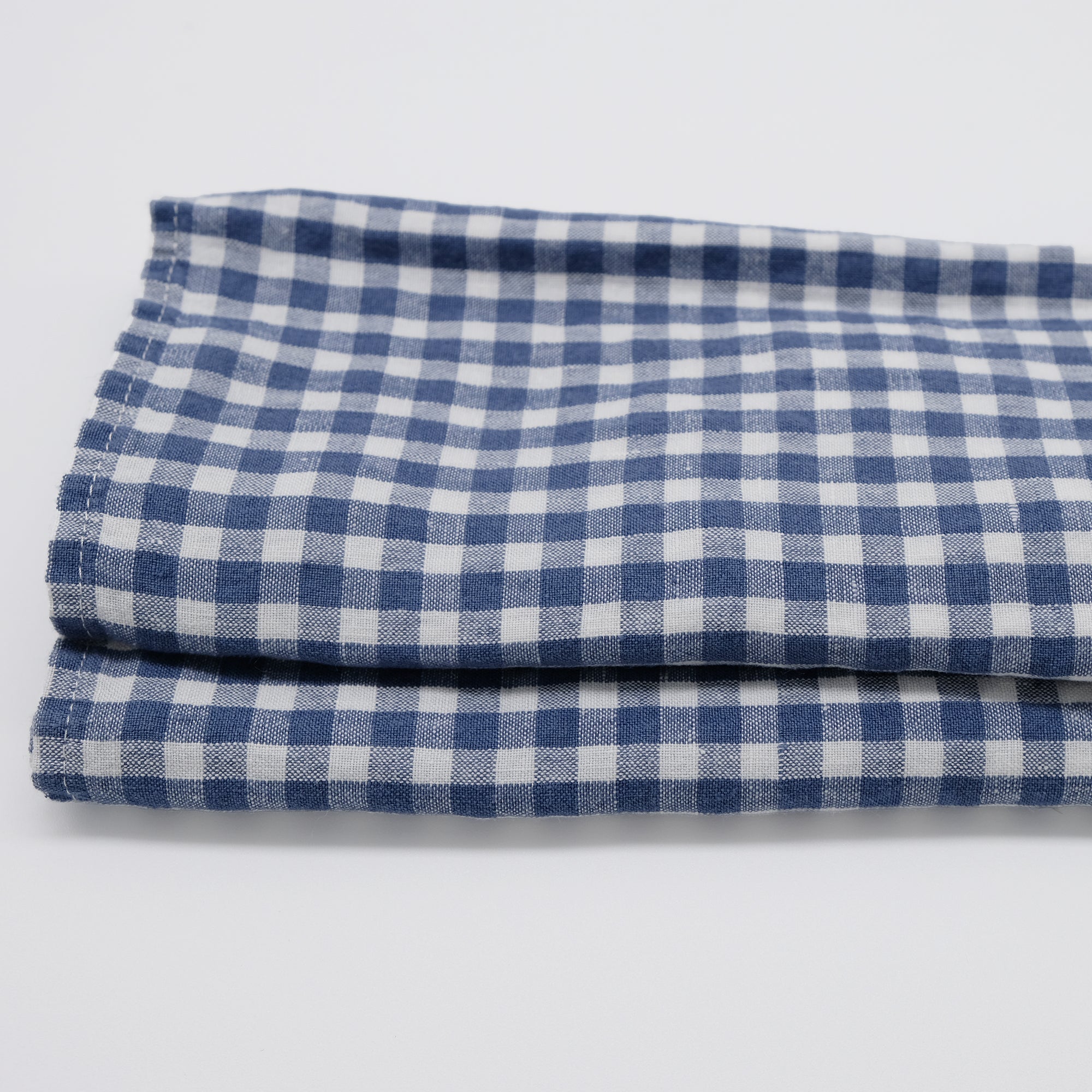 Serviette en lin à petits carreaux bleus
