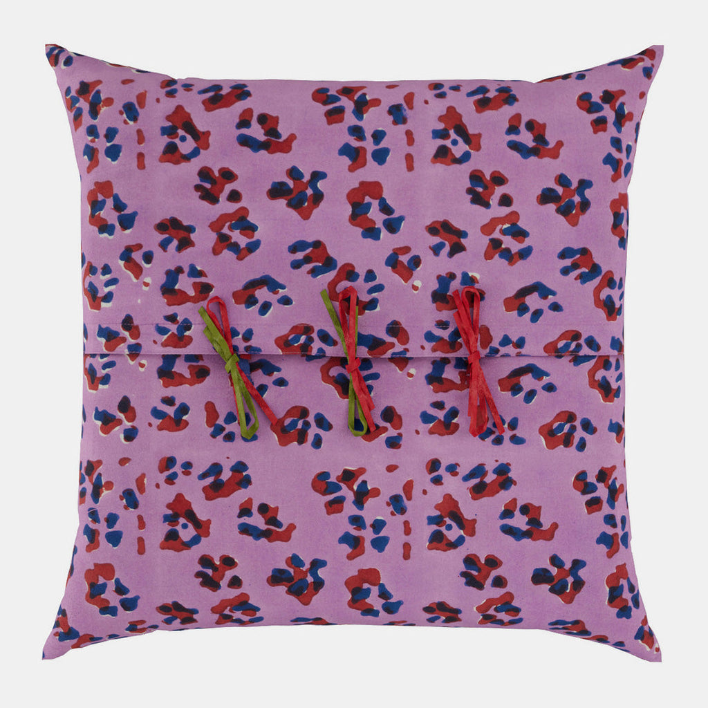 Coussin carré doré à rayures léopard