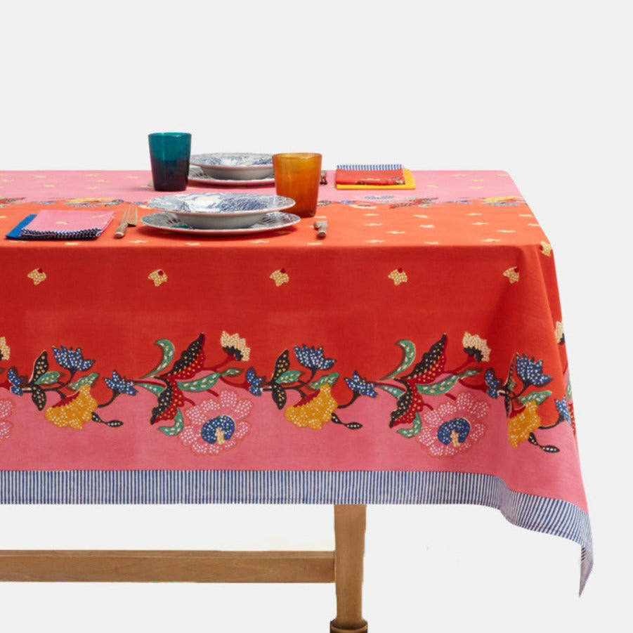 Nappe indonésienne en coton à motif de roses rouges