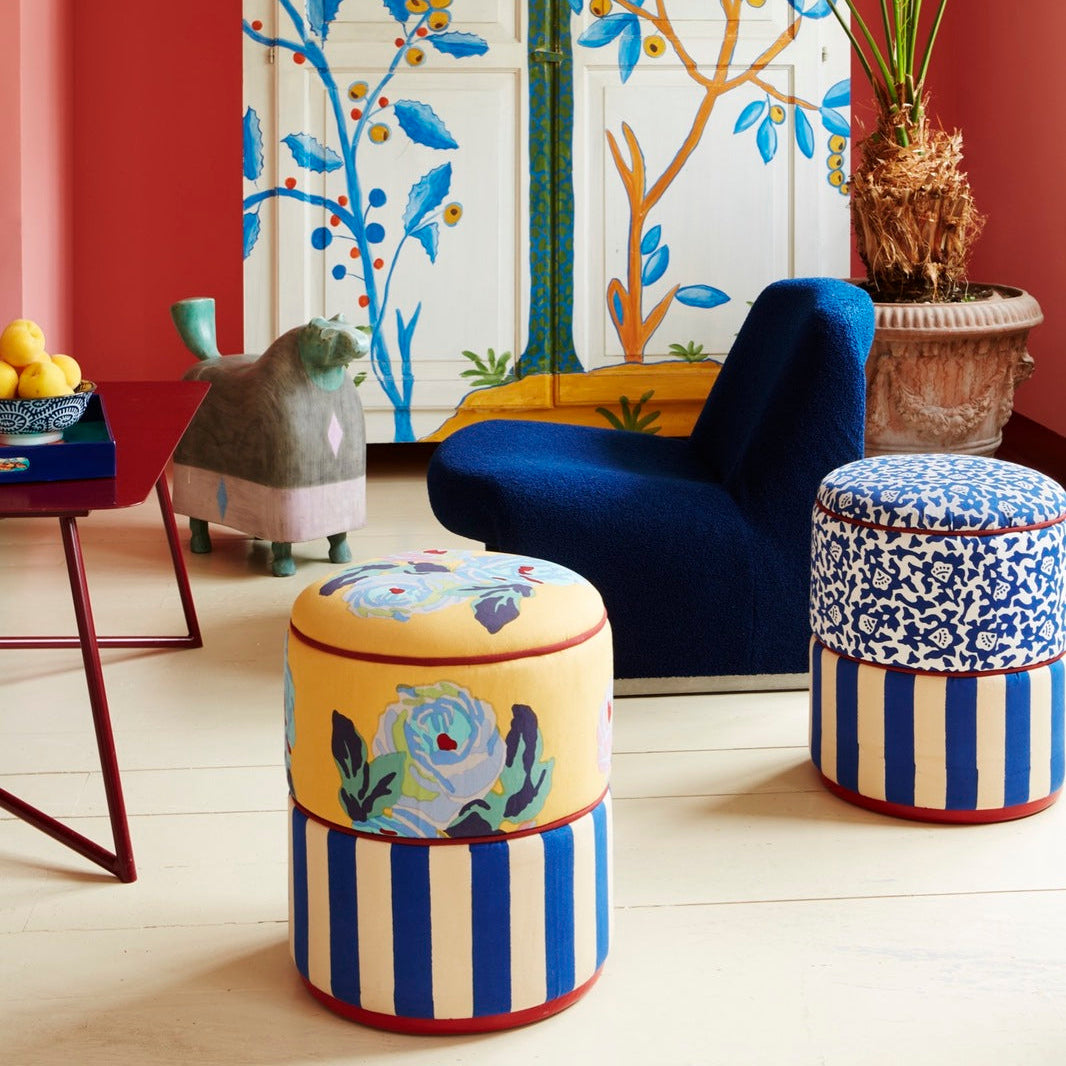 Pouf bleu à rayures bleues arabesques
