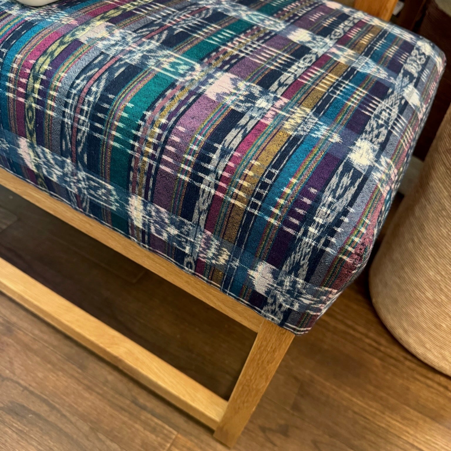 Banc Carmel en textile vintage (images du magasin présentées)