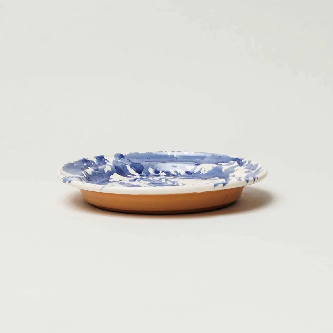 Assiette à dessert bleue en verre éclaboussé