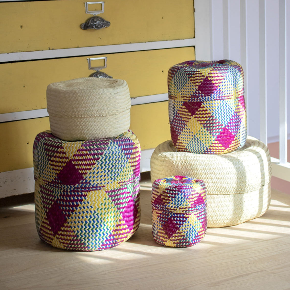 Grand panier à couvercle en tartan multicolore
