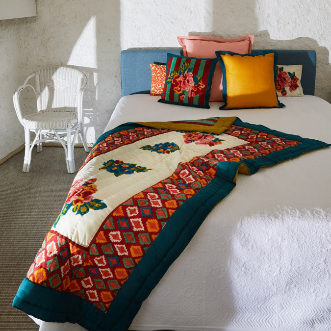 Coussin carré crème foncé Lisa Bouquet