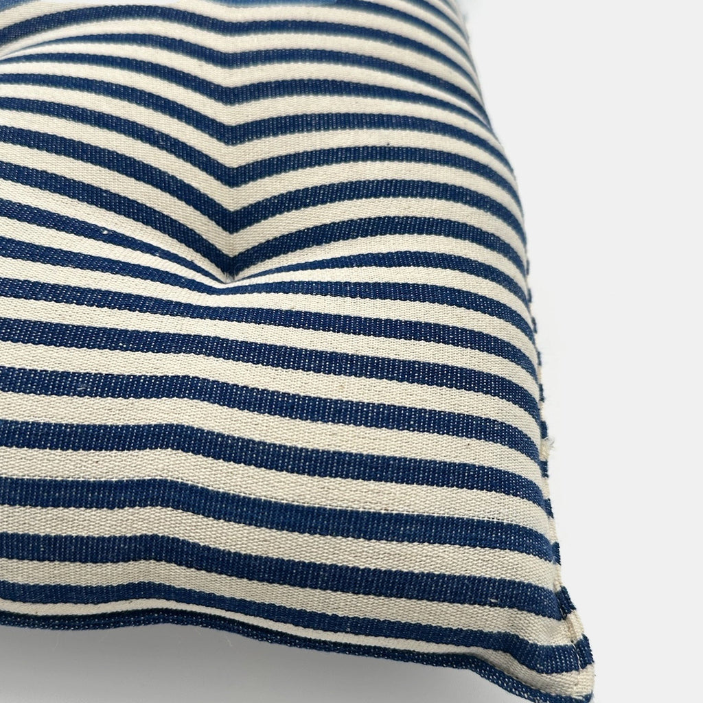 Coussin de siège carré à fines rayures en denim
