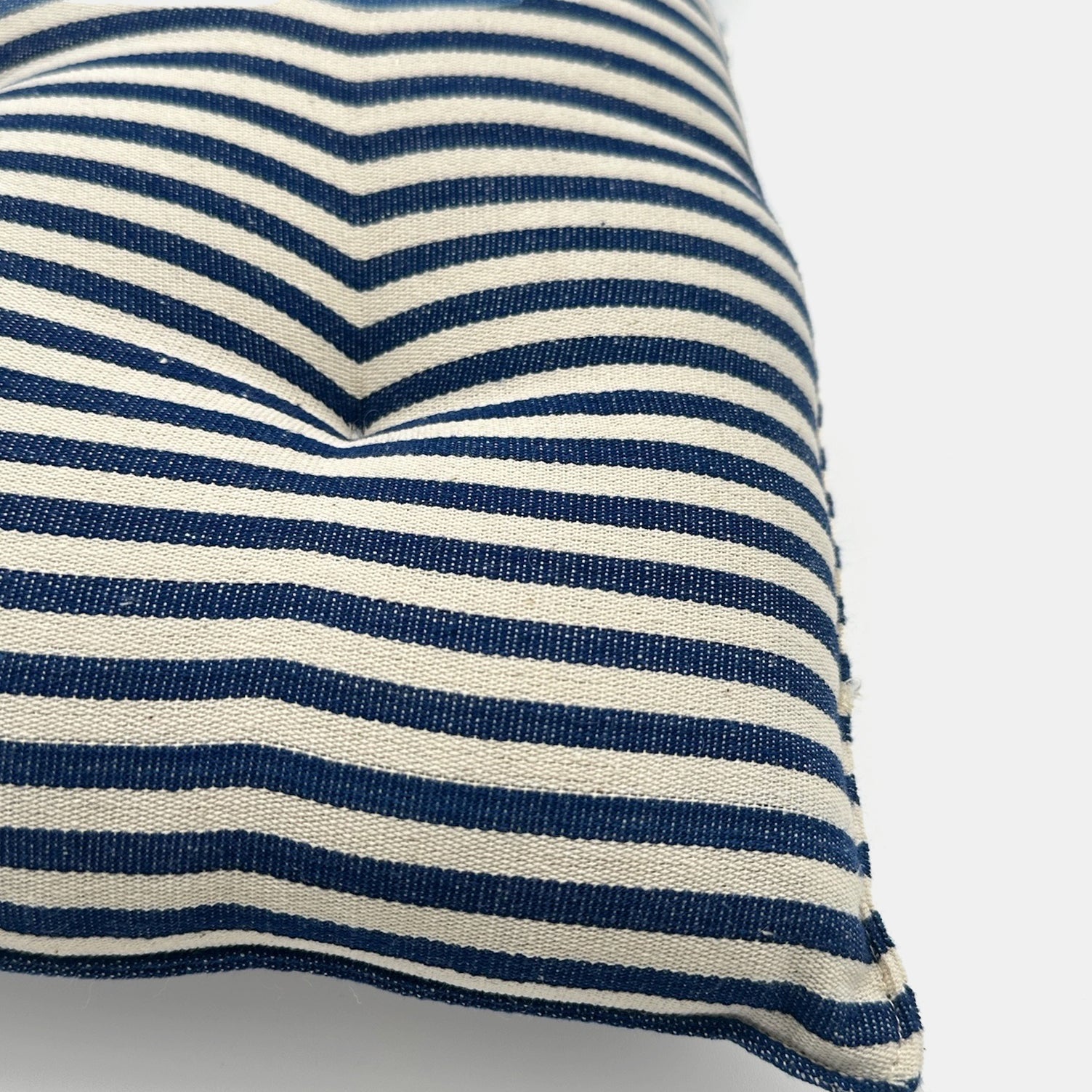 Coussin de siège carré à fines rayures en denim